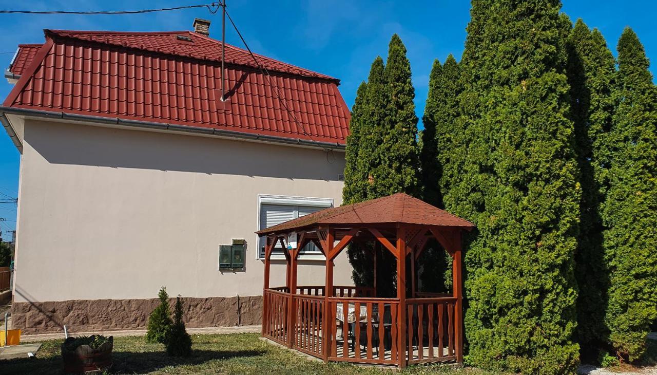 Villa Napsugar Balatonlelle Bagian luar foto